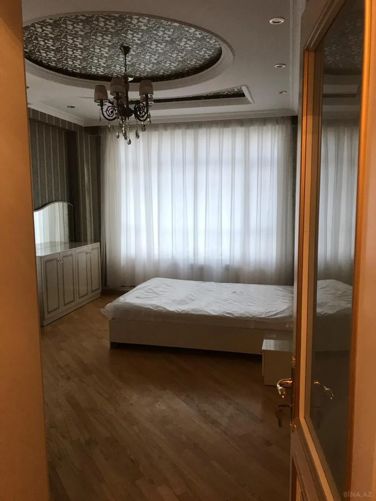 Kirayə verilir 3 otaqlı mənzil 130 m²