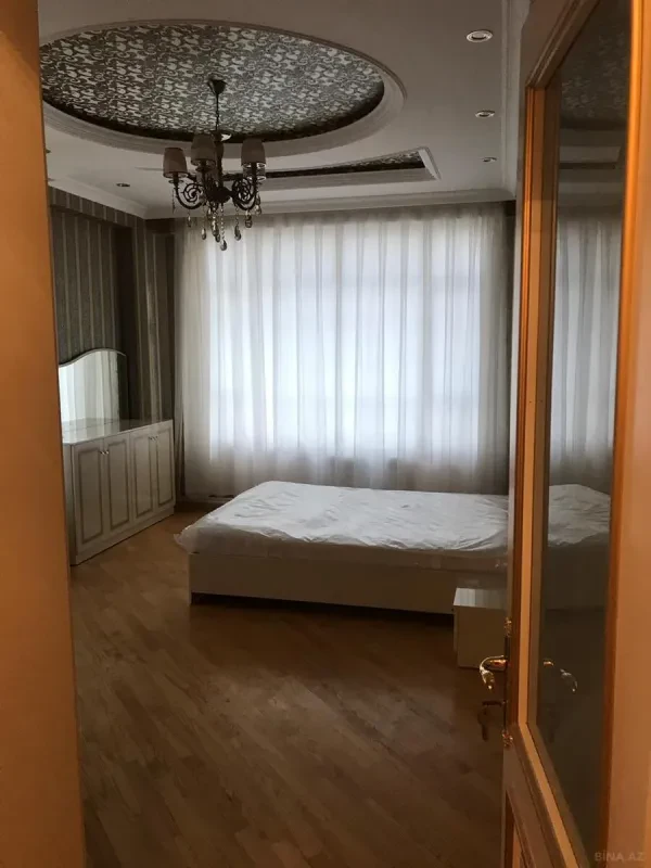 Kirayə verilir 3 otaqlı mənzil 130 m²