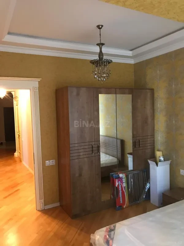 Kirayə verilir 3 otaqlı mənzil 130 m²