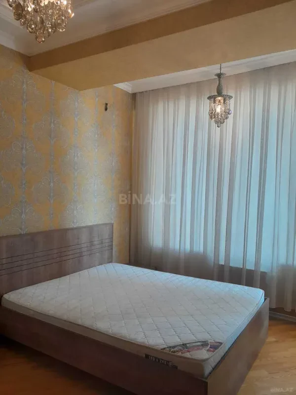Kirayə verilir 3 otaqlı mənzil 130 m²