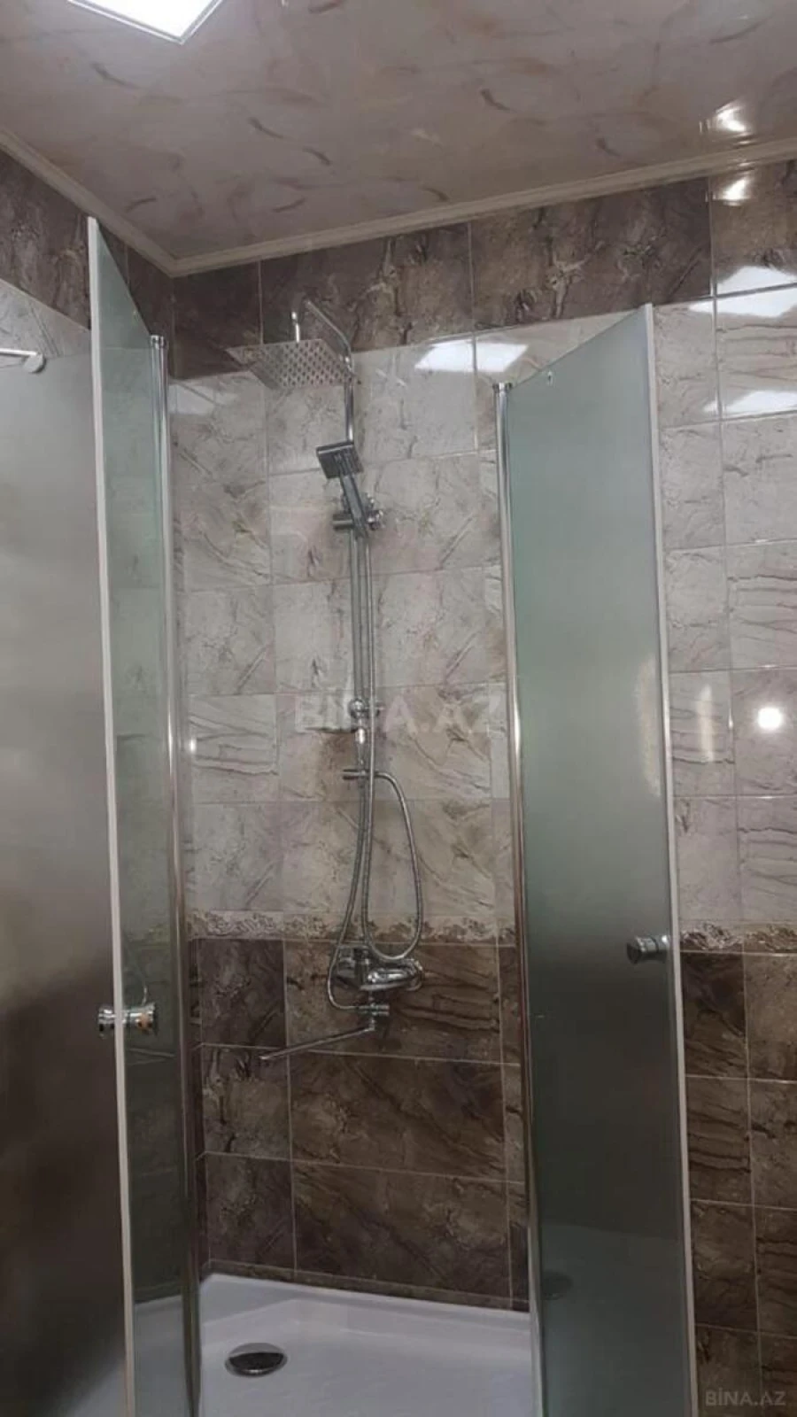 Kirayə verilir 3 otaqlı mənzil 130 m²