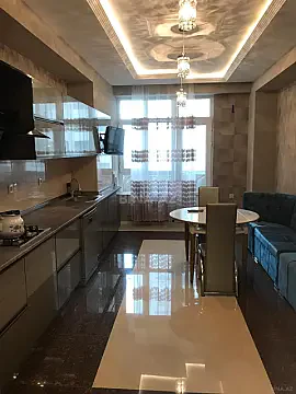 Kirayə verilir 3 otaqlı mənzil 130 m²