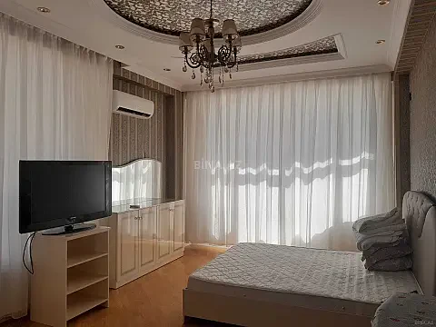 Kirayə verilir 3 otaqlı mənzil 130 m²