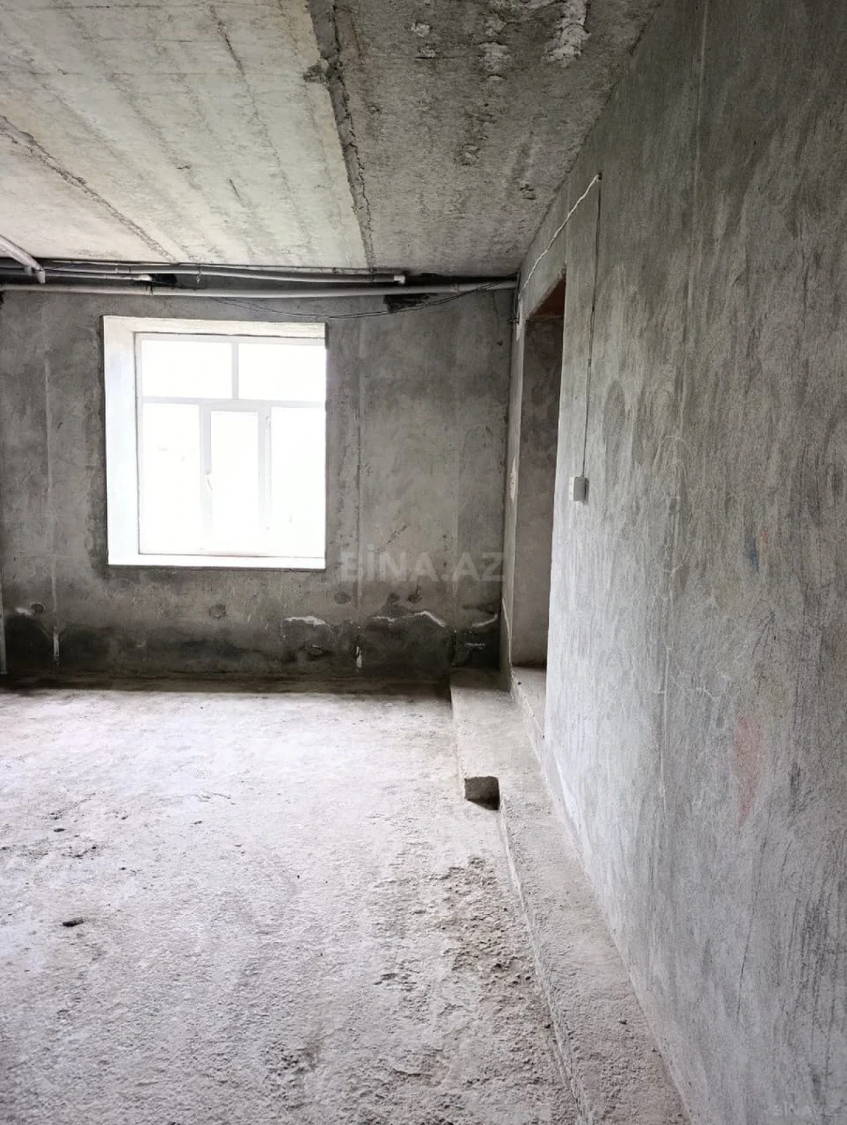 Satılır 4 otaqlı mənzil 145 m²