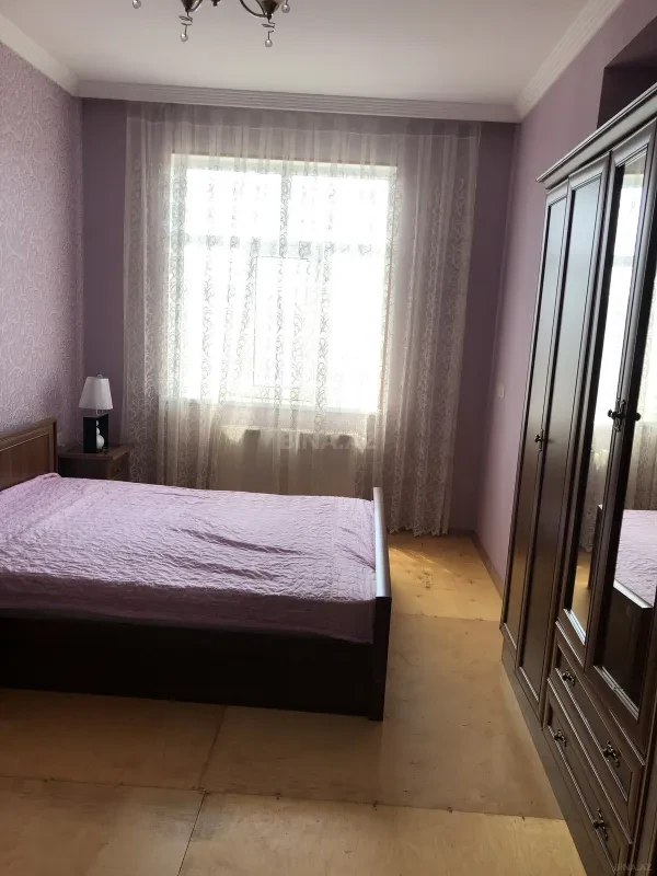 Kirayə verilir 2 otaqlı mənzil 85 m²
