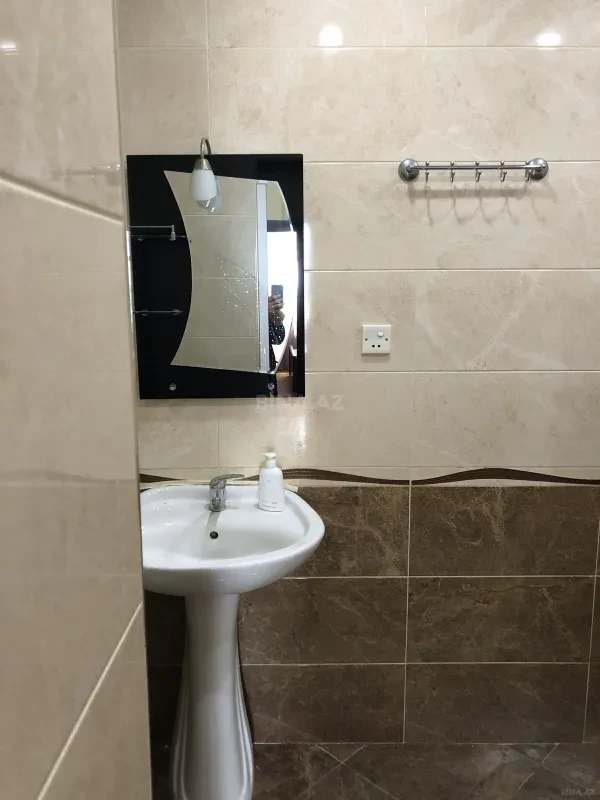 Kirayə verilir 2 otaqlı mənzil 85 m²