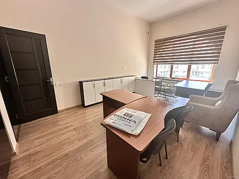 Kirayə verilir 2 otaqlı ofis 83 m²