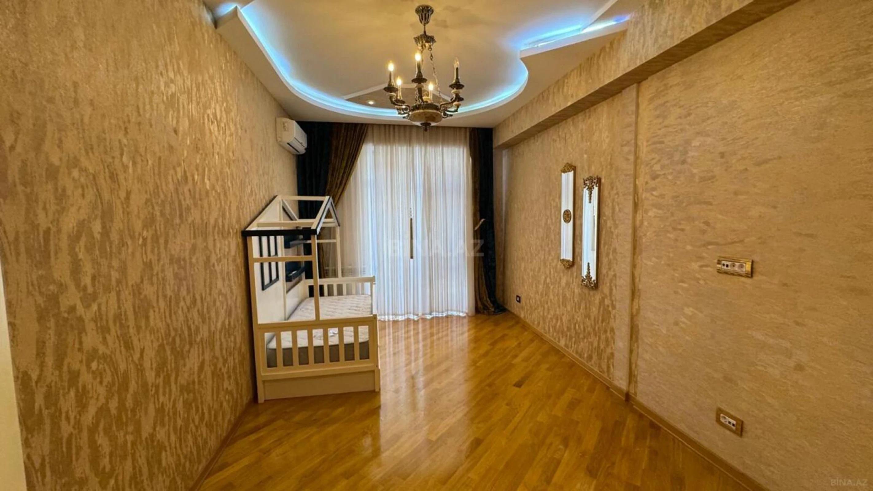 Satılır 3 otaqlı mənzil 128 m²