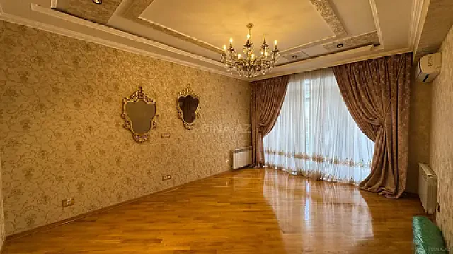 Satılır 3 otaqlı mənzil 128 m²