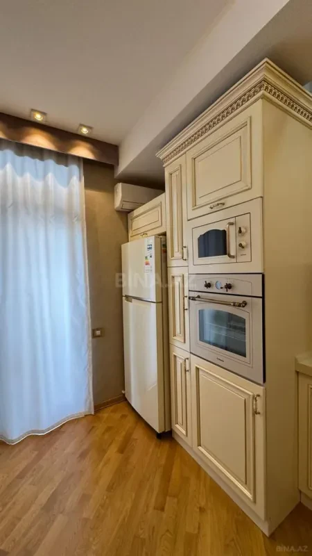 Satılır 3 otaqlı mənzil 128 m²