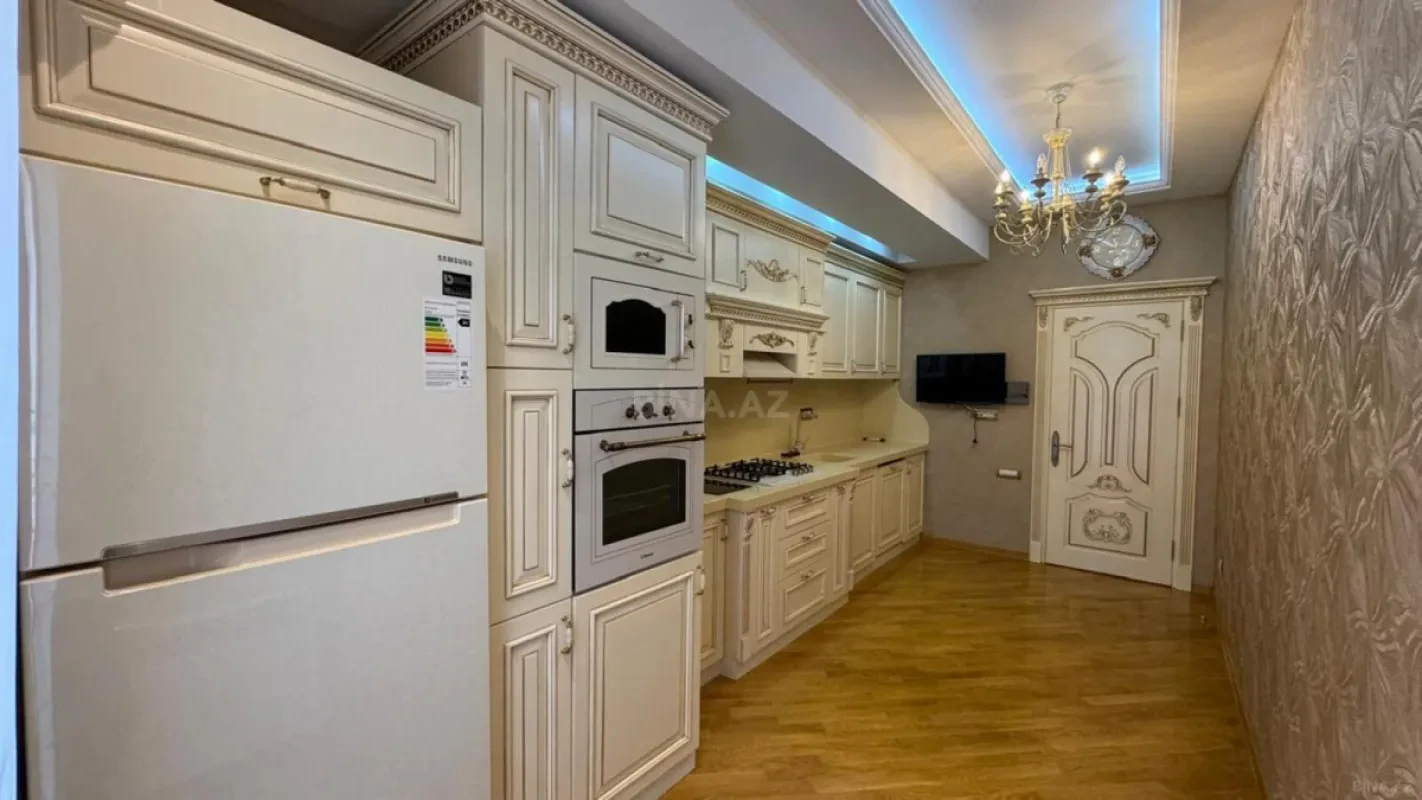 Satılır 3 otaqlı mənzil 128 m²