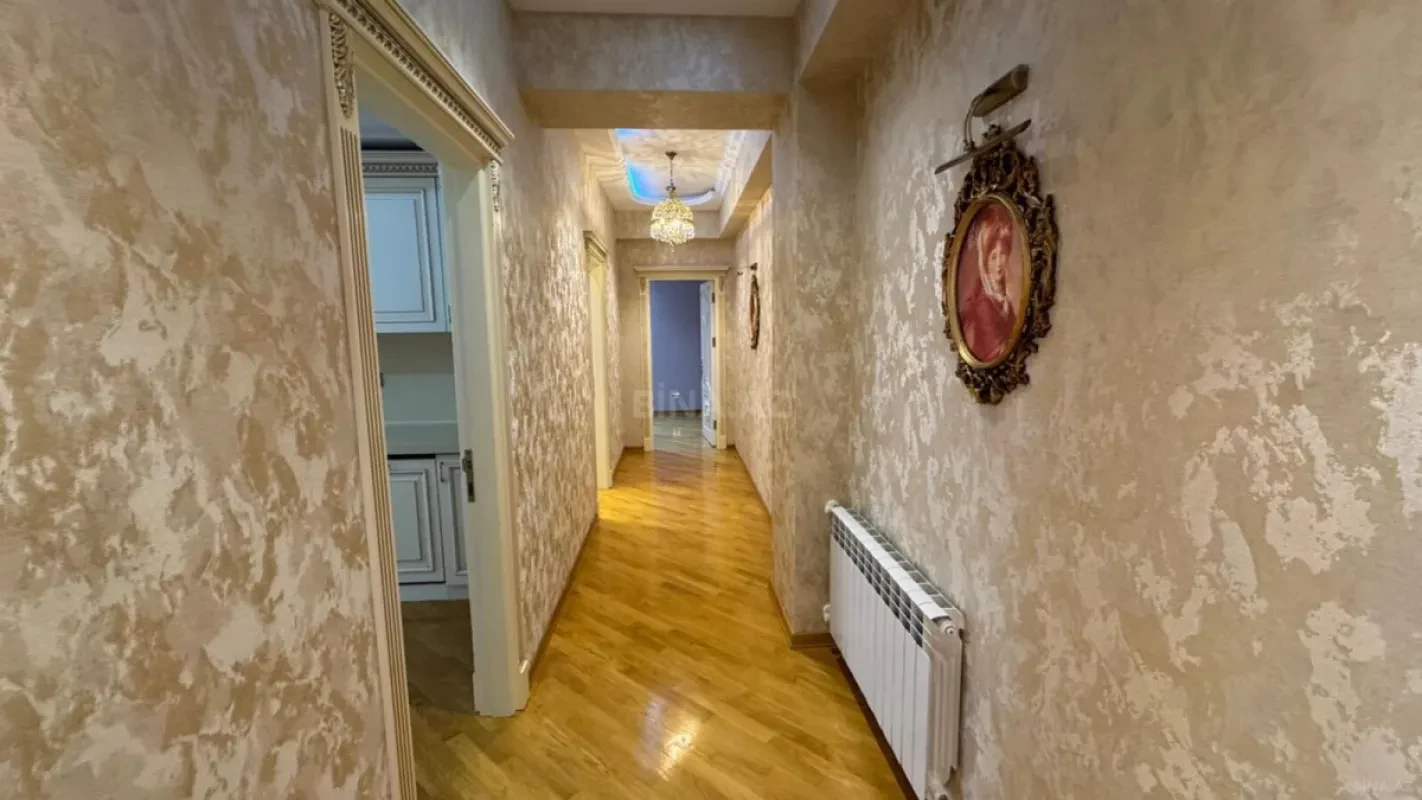 Satılır 3 otaqlı mənzil 128 m²