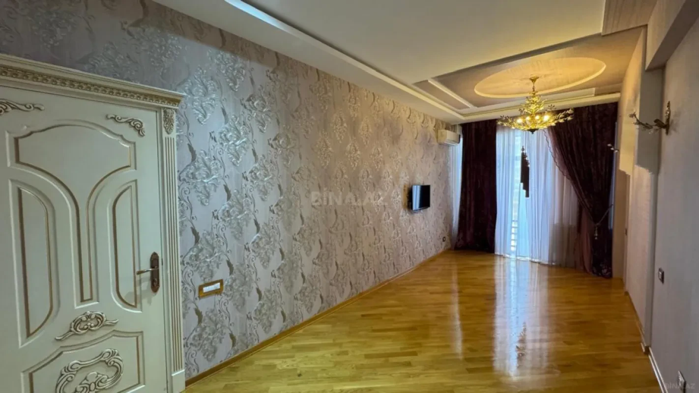 Satılır 3 otaqlı mənzil 128 m²