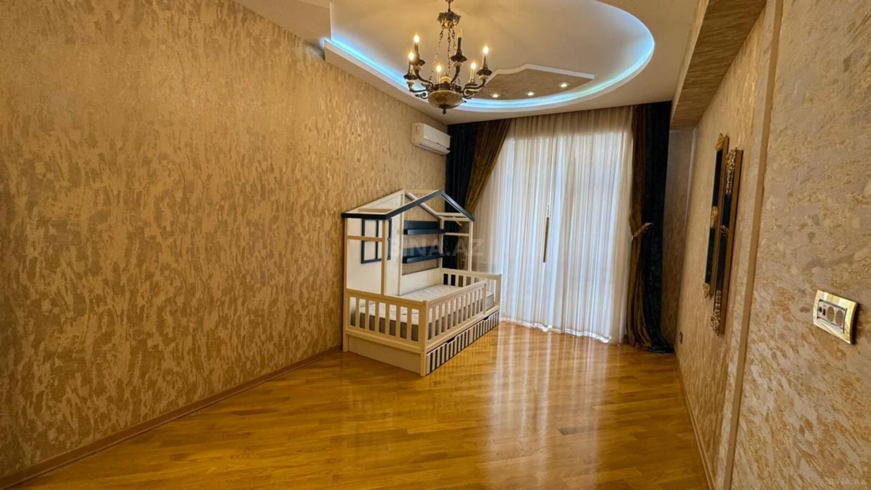 Satılır 3 otaqlı mənzil 128 m²