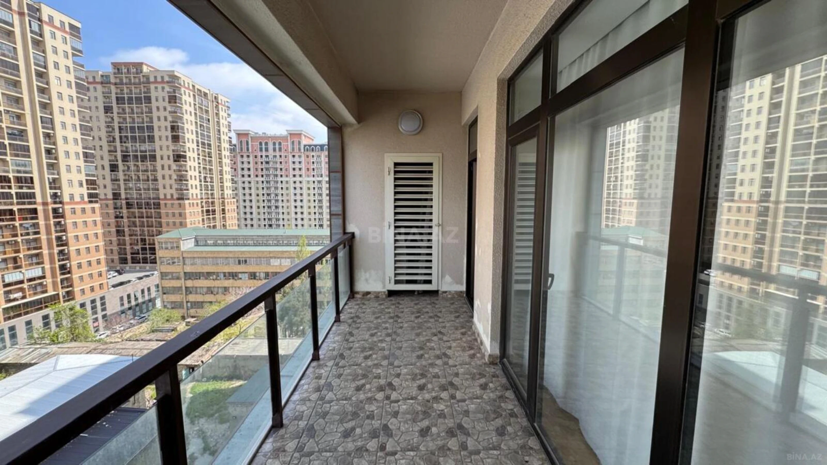 Satılır 3 otaqlı mənzil 128 m²