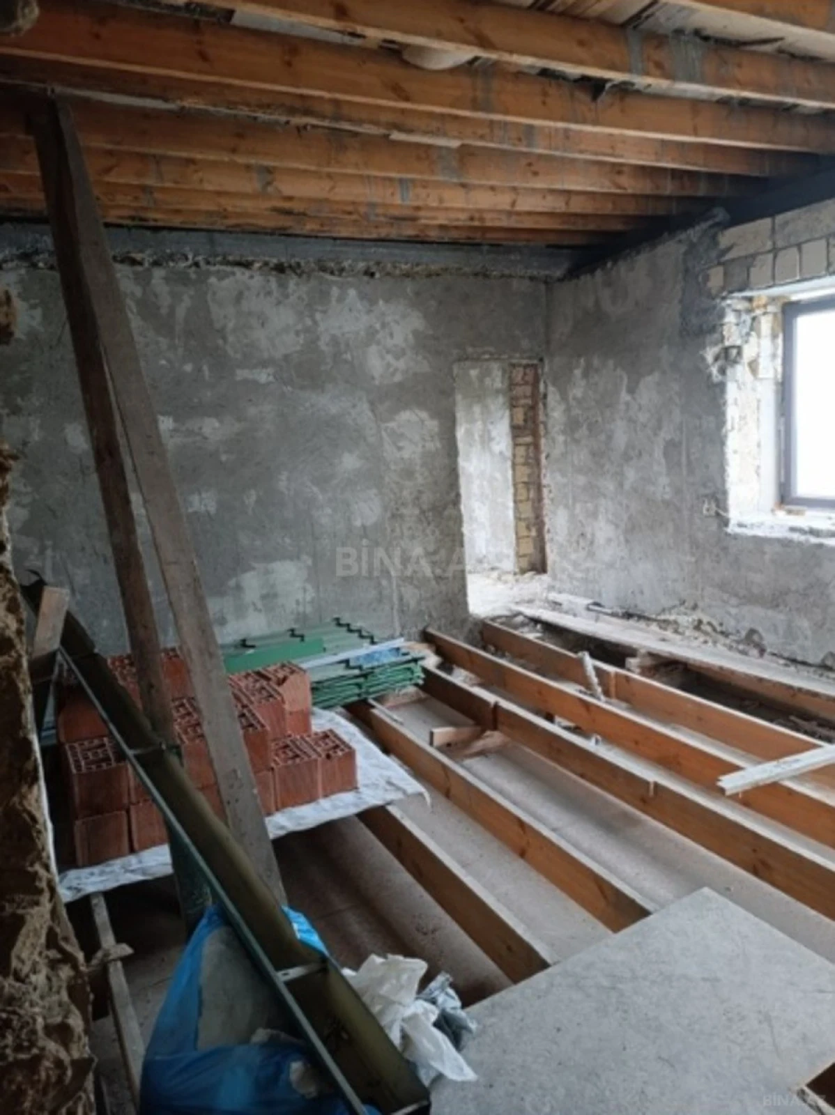 Satılır 4 otaqlı həyət evi 100 m²