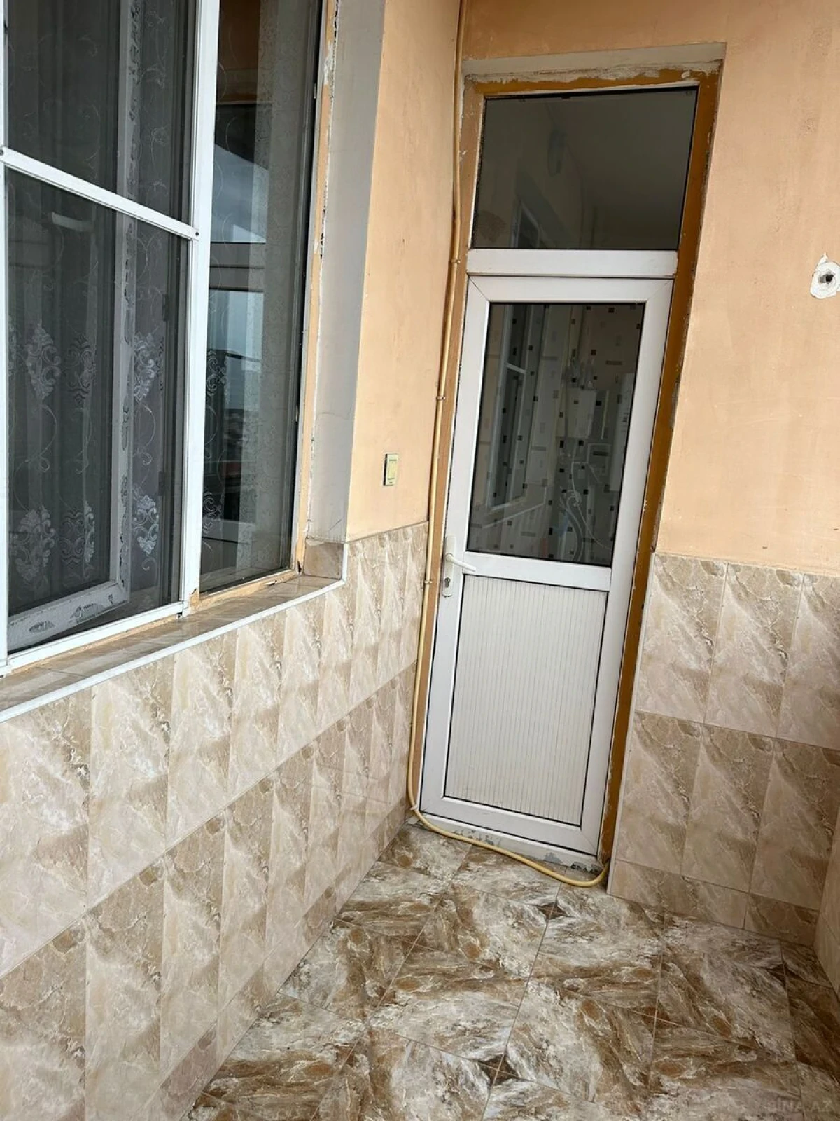 Kirayə verilir 2 otaqlı mənzil 100 m²