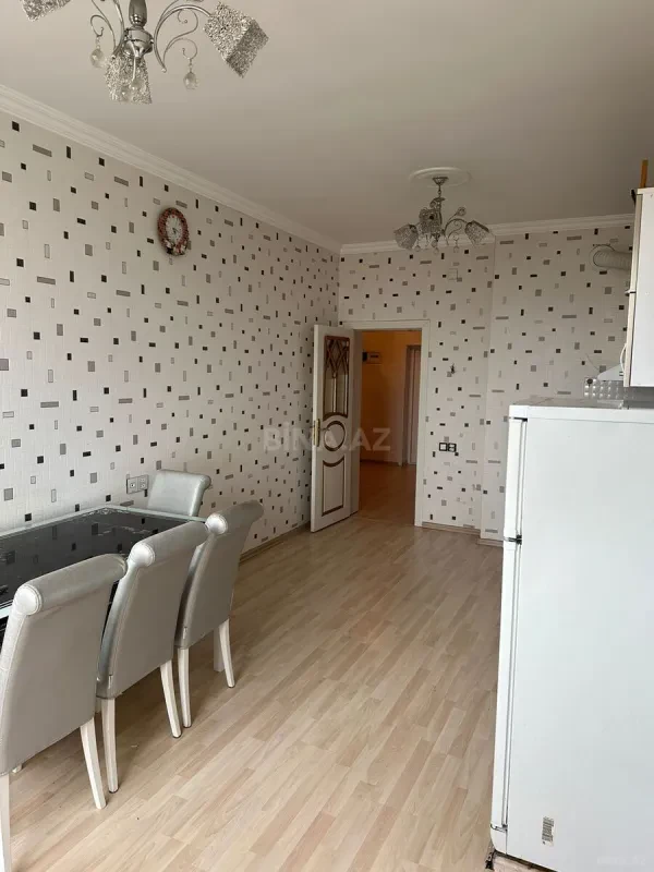 Kirayə verilir 2 otaqlı mənzil 100 m²