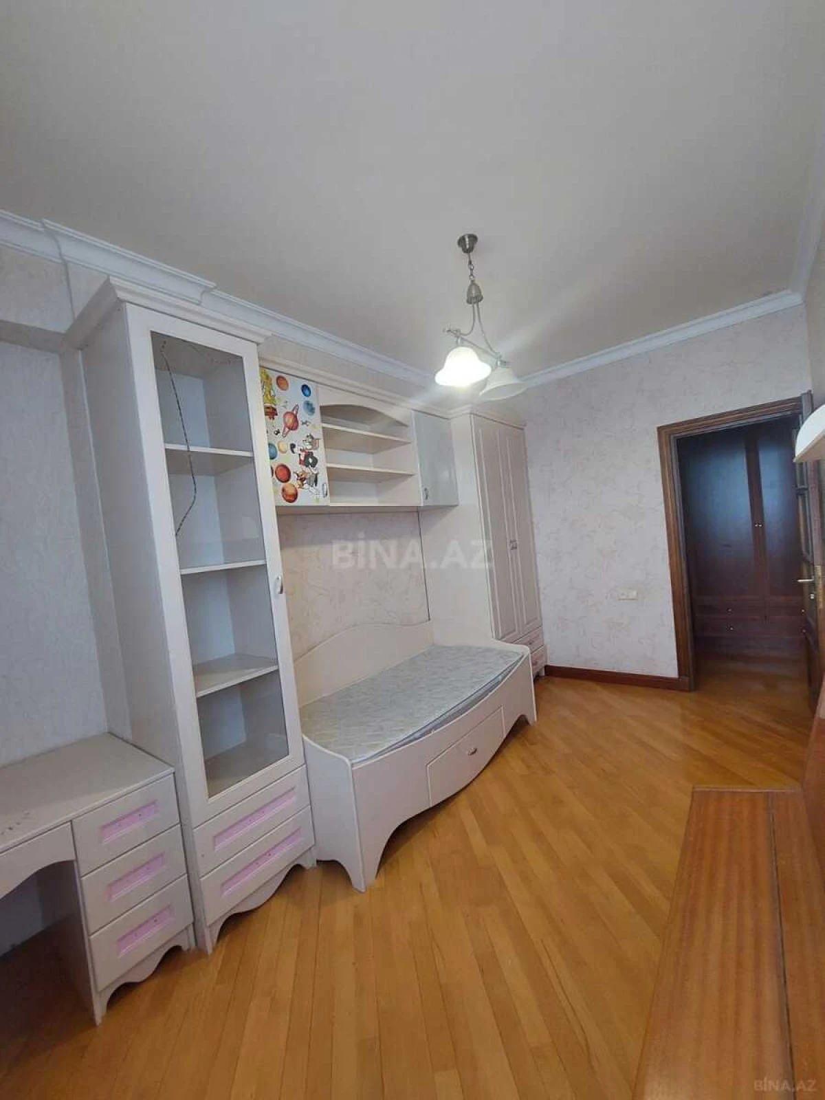Kirayə verilir 4 otaqlı mənzil 160 m²