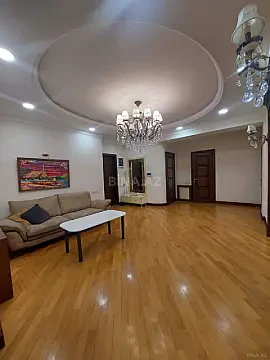Kirayə verilir 4 otaqlı mənzil 160 m²