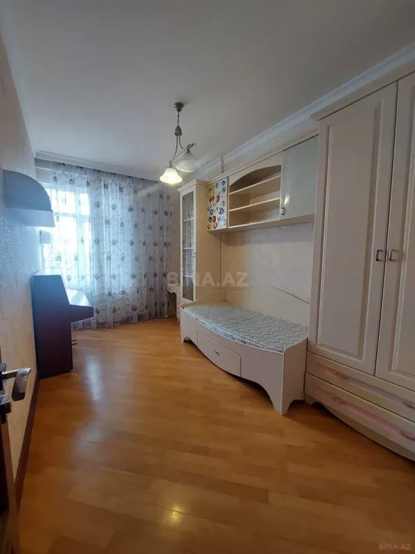 Kirayə verilir 4 otaqlı mənzil 160 m²