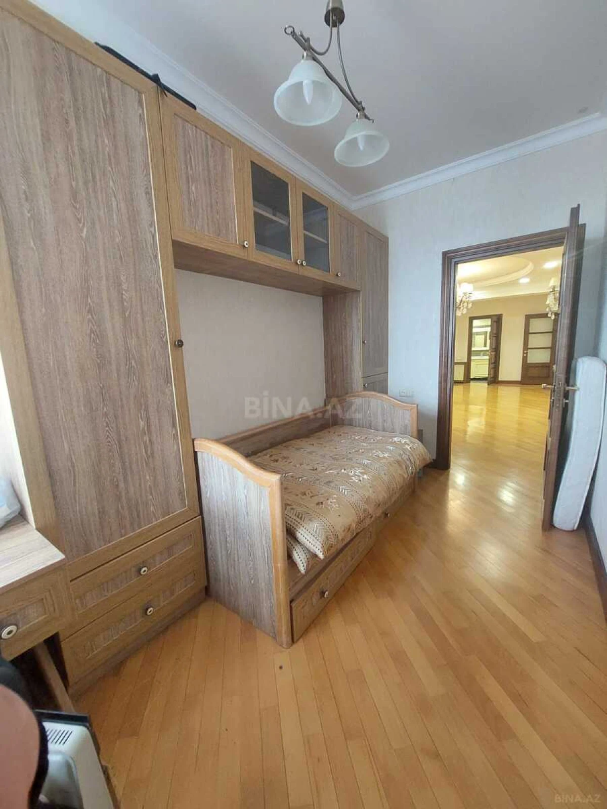 Kirayə verilir 4 otaqlı mənzil 160 m²