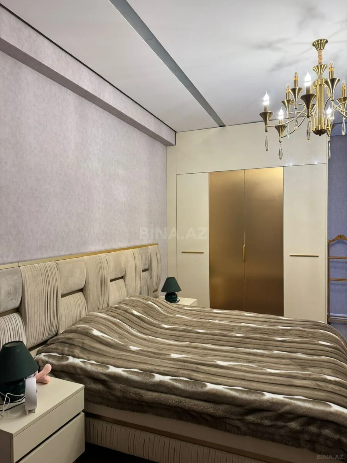 Satılır 3 otaqlı mənzil 105 m²