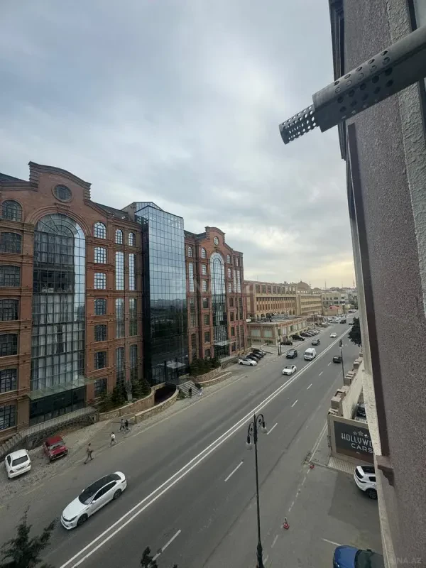 Satılır 3 otaqlı mənzil 105 m²