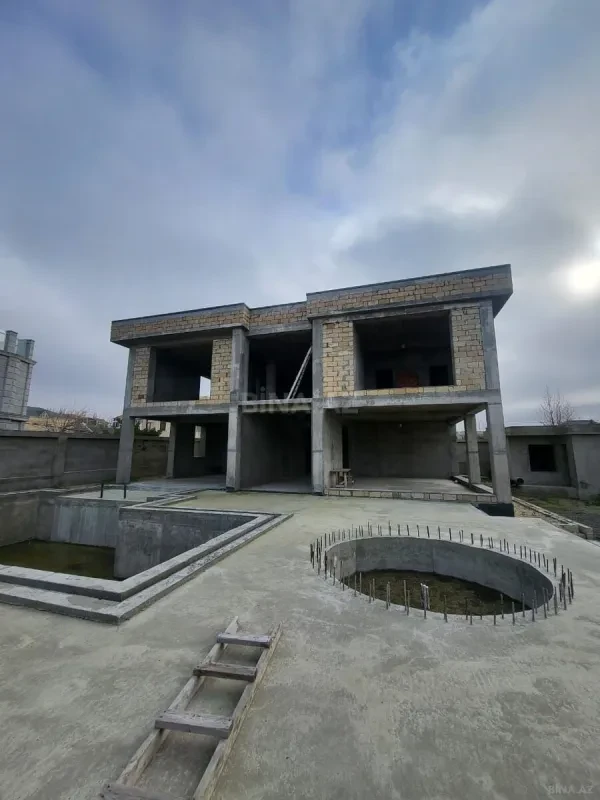 Satılır 7 otaqlı həyət evi 500 m²