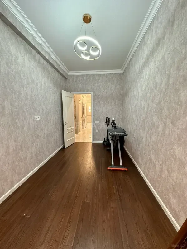 Satılır 3 otaqlı mənzil 98 m²
