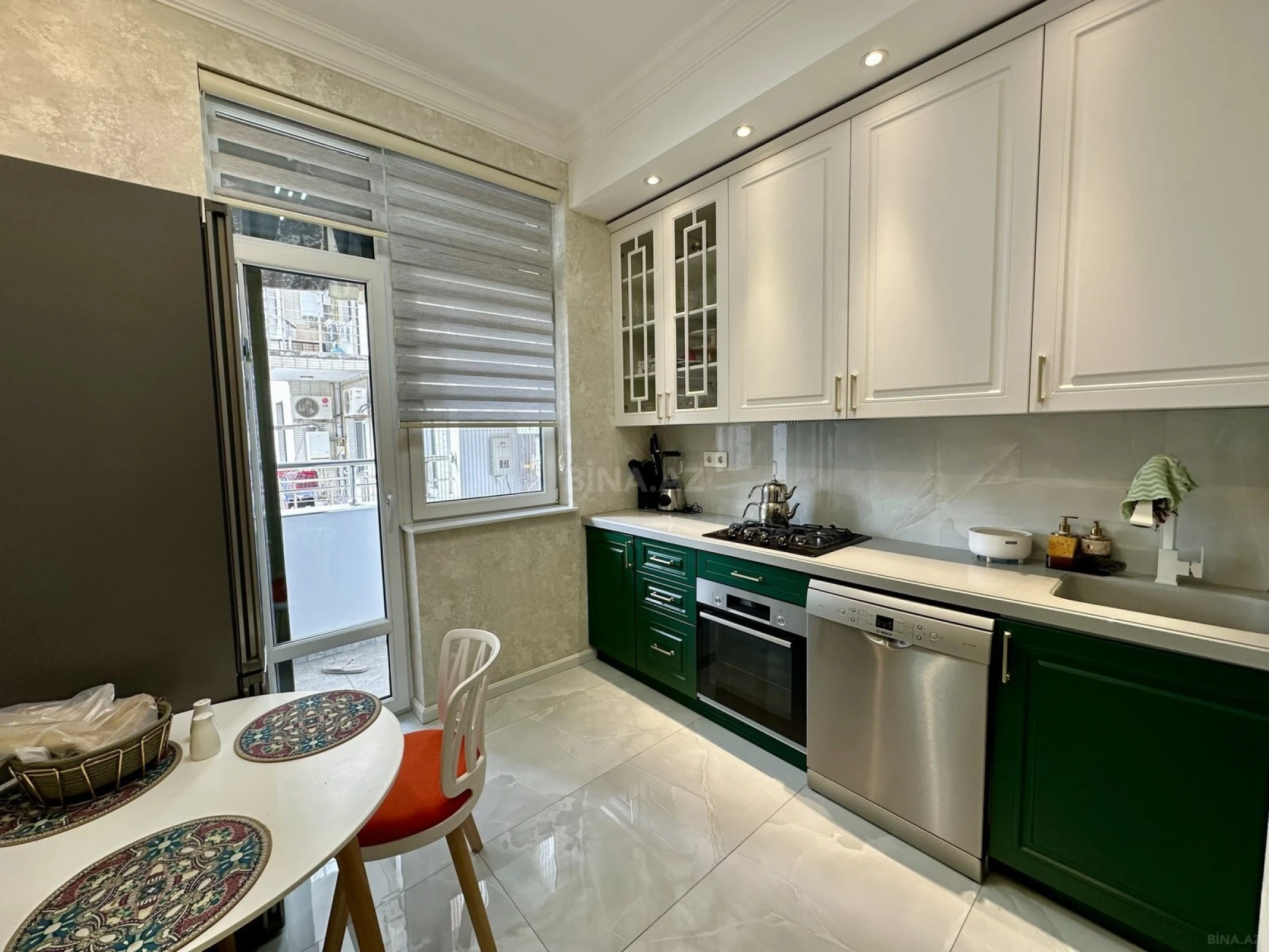 Satılır 3 otaqlı mənzil 98 m²