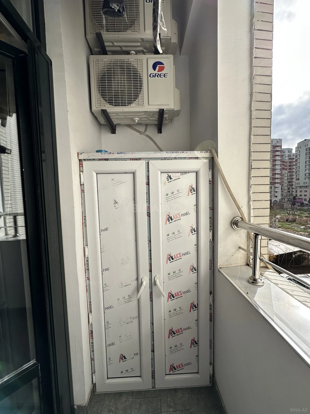 Satılır 3 otaqlı mənzil 98 m²