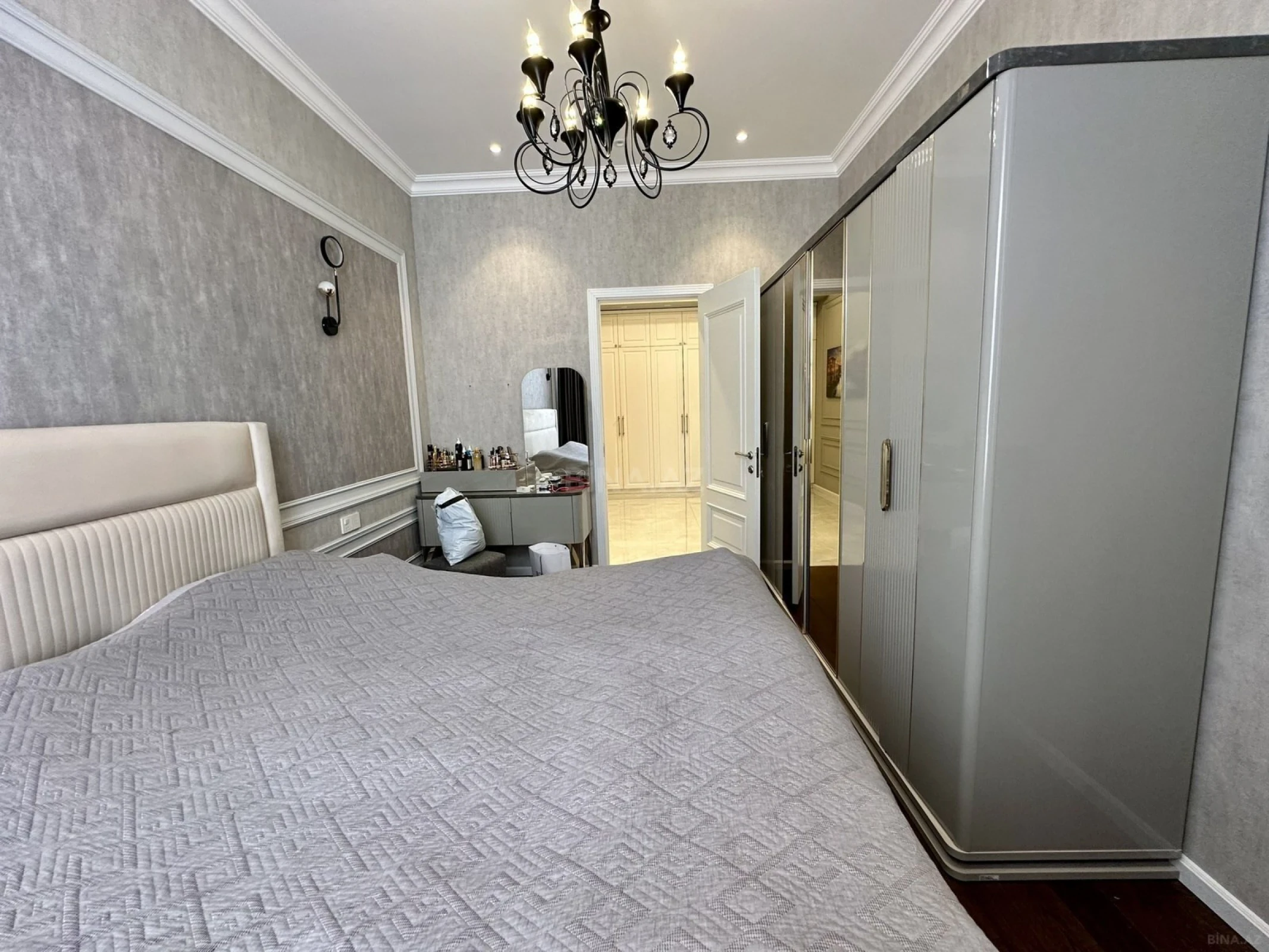 Satılır 3 otaqlı mənzil 98 m²