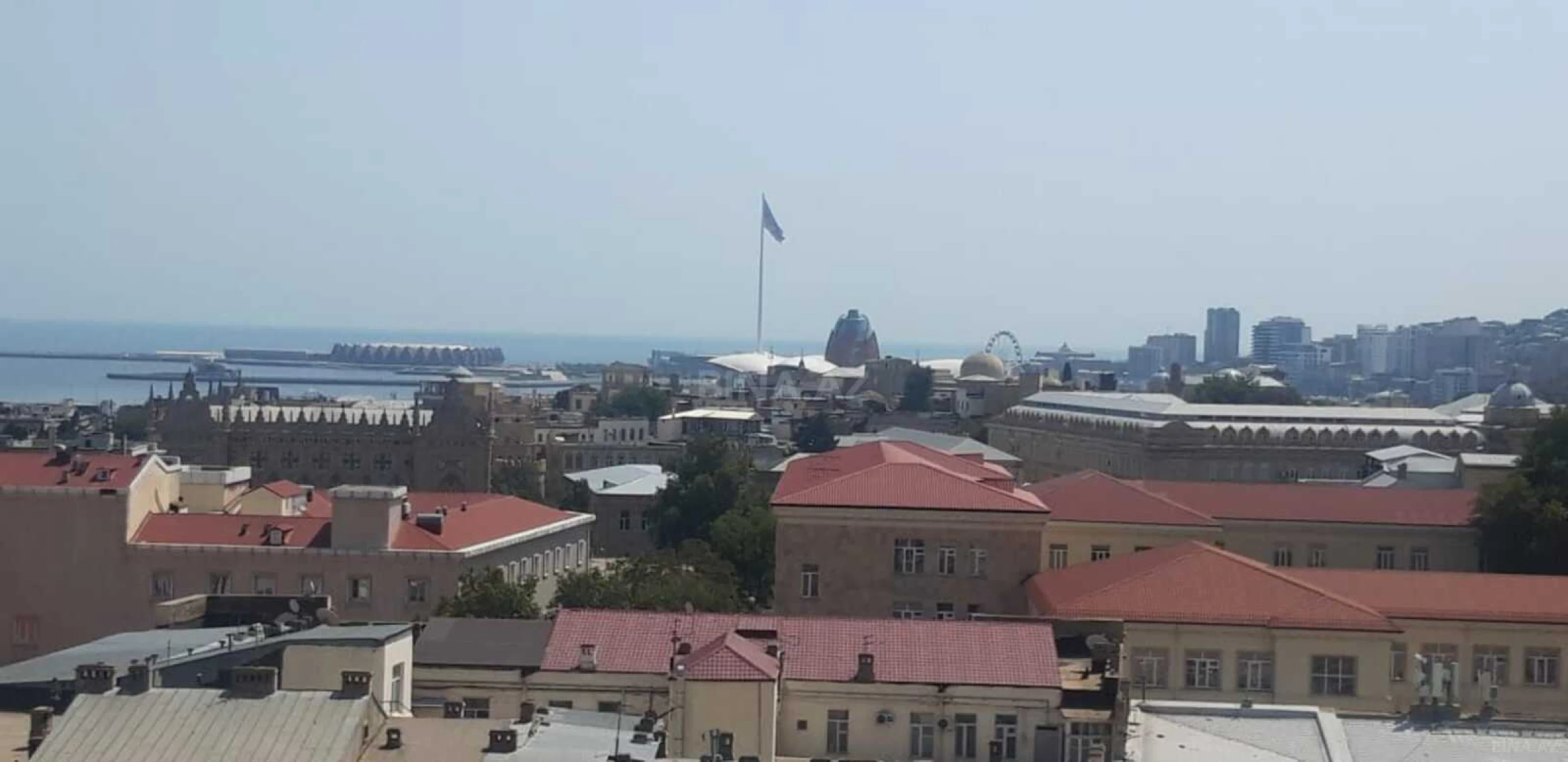 Satılır 3 otaqlı mənzil 132 m²