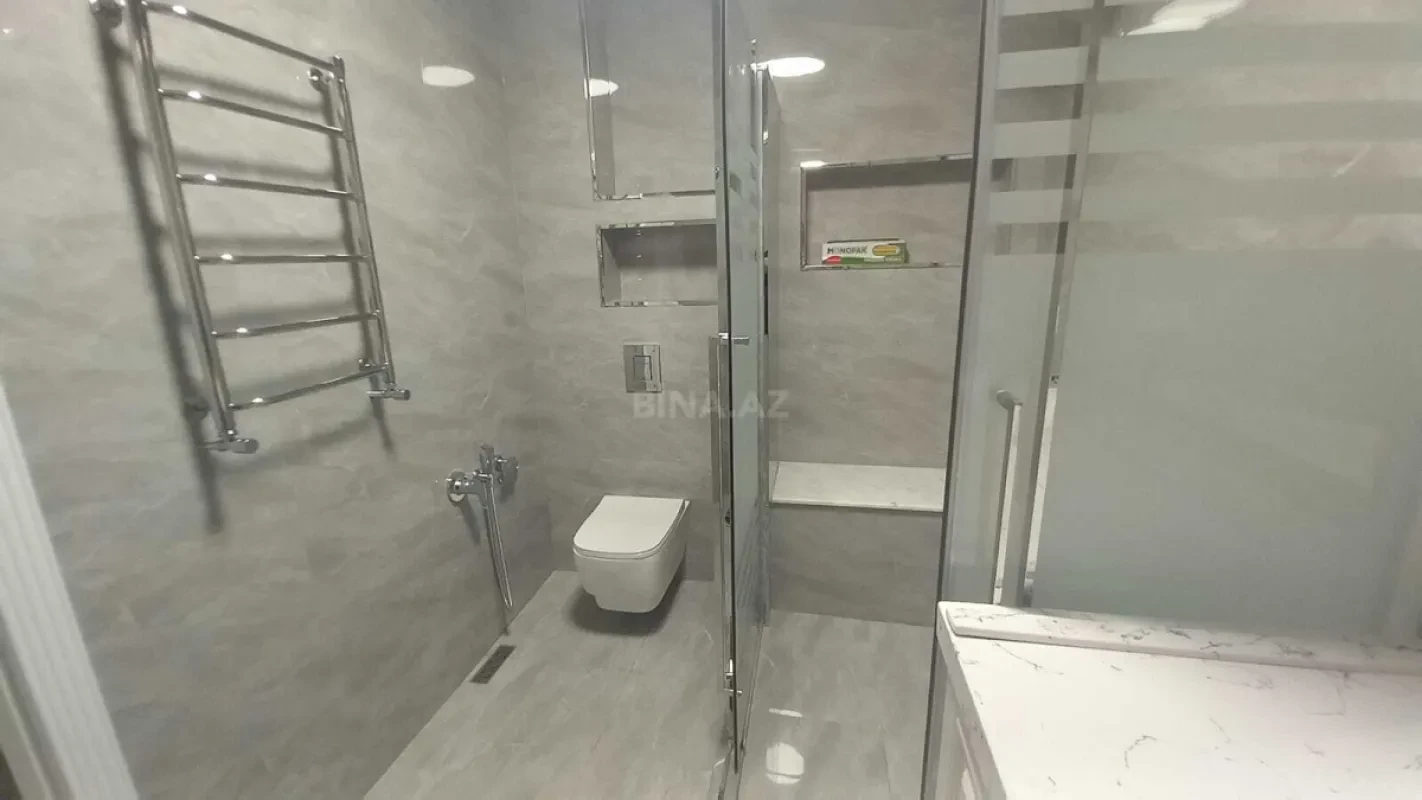 Satılır 3 otaqlı mənzil 132 m²