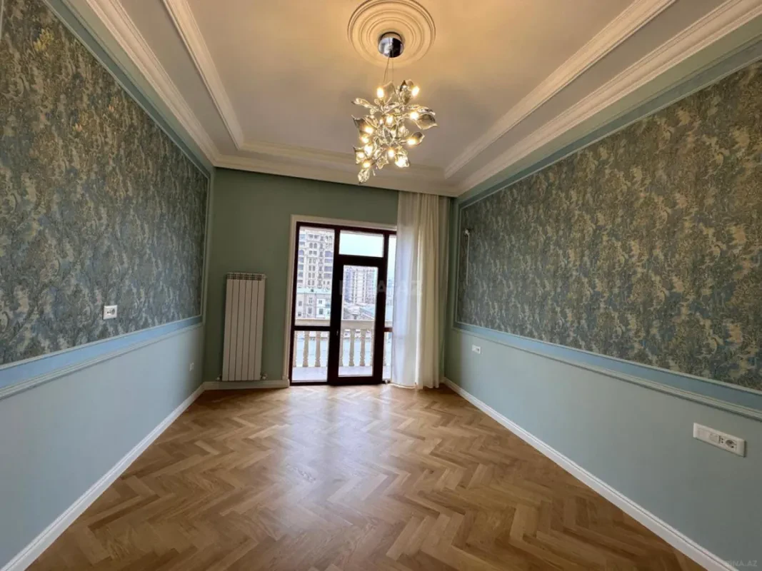 Satılır 3 otaqlı mənzil 132 m²