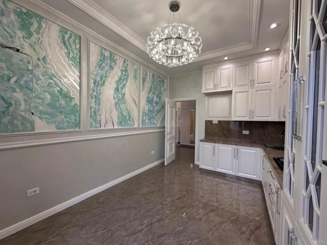 Satılır 3 otaqlı mənzil 132 m²