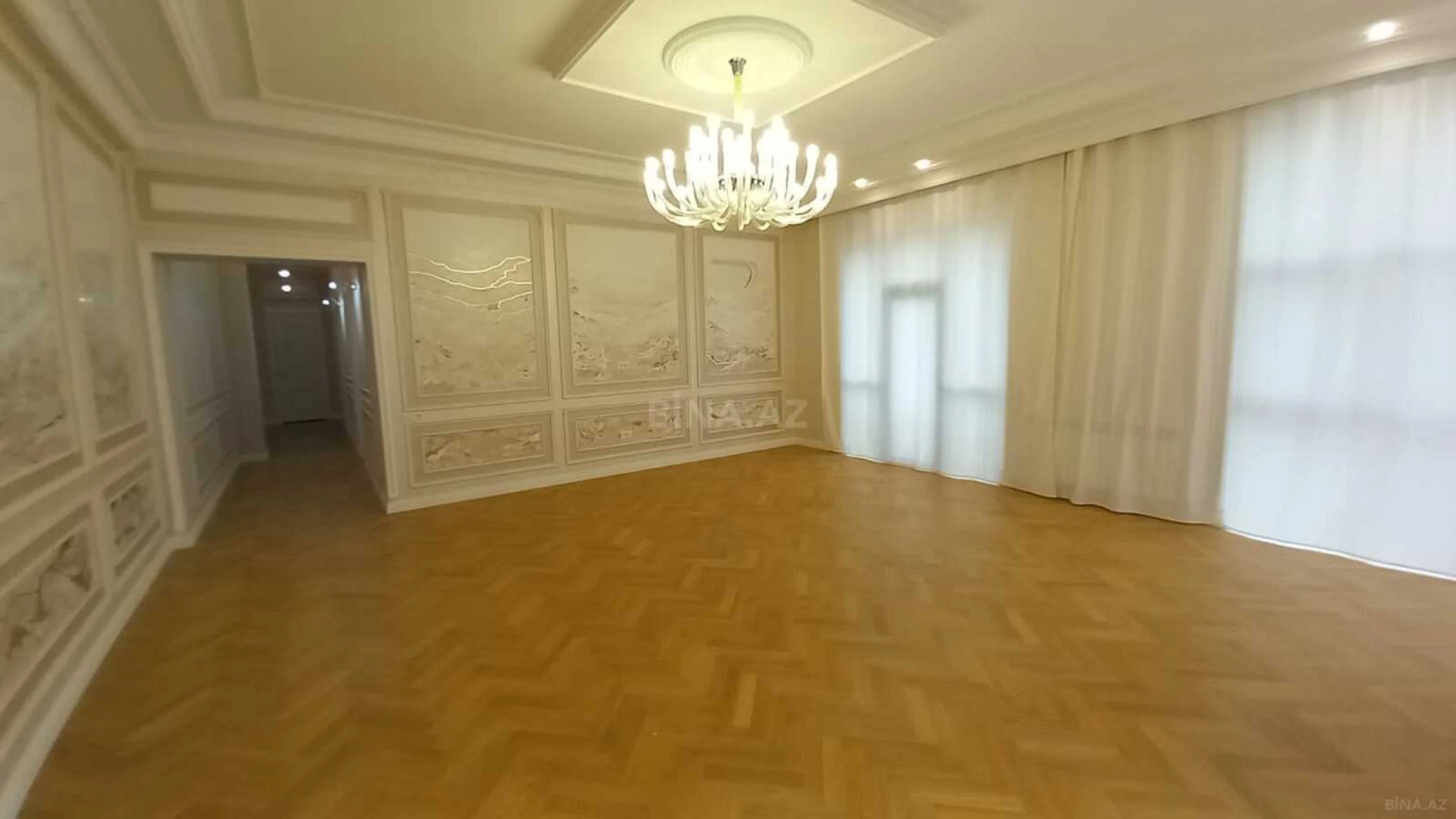 Satılır 3 otaqlı mənzil 132 m²