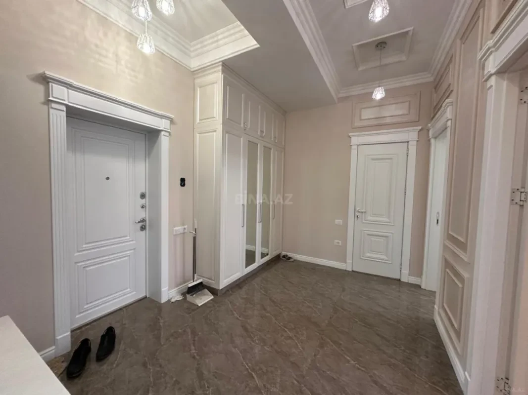 Satılır 3 otaqlı mənzil 132 m²