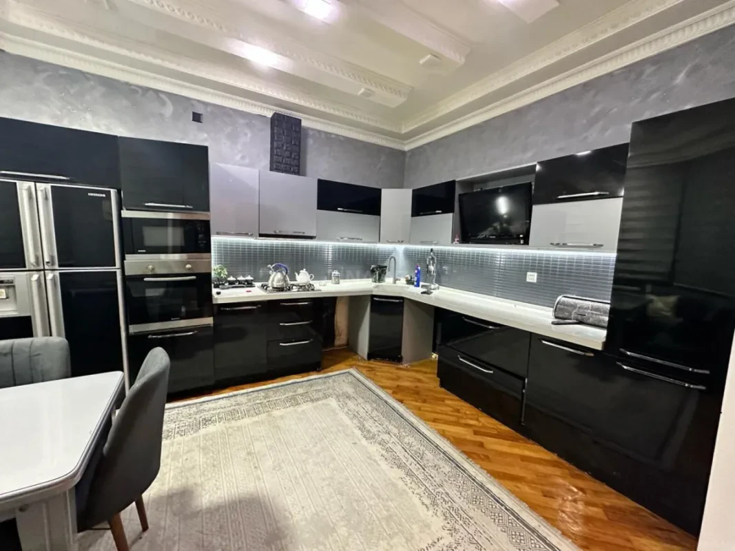 Kirayə verilir 5 otaqlı həyət evi 300 m²
