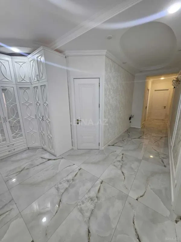 Satılır 3 otaqlı mənzil 120 m²