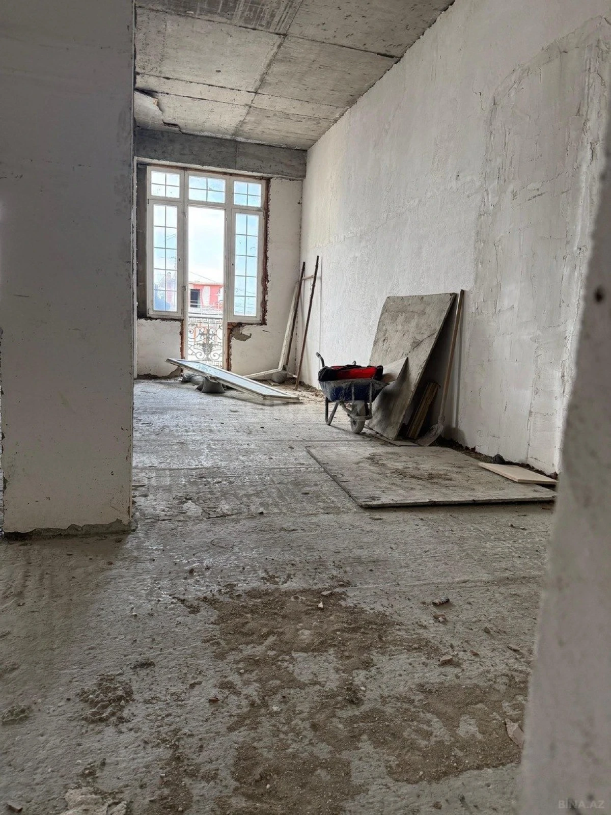 Satılır 3 otaqlı mənzil 158 m²