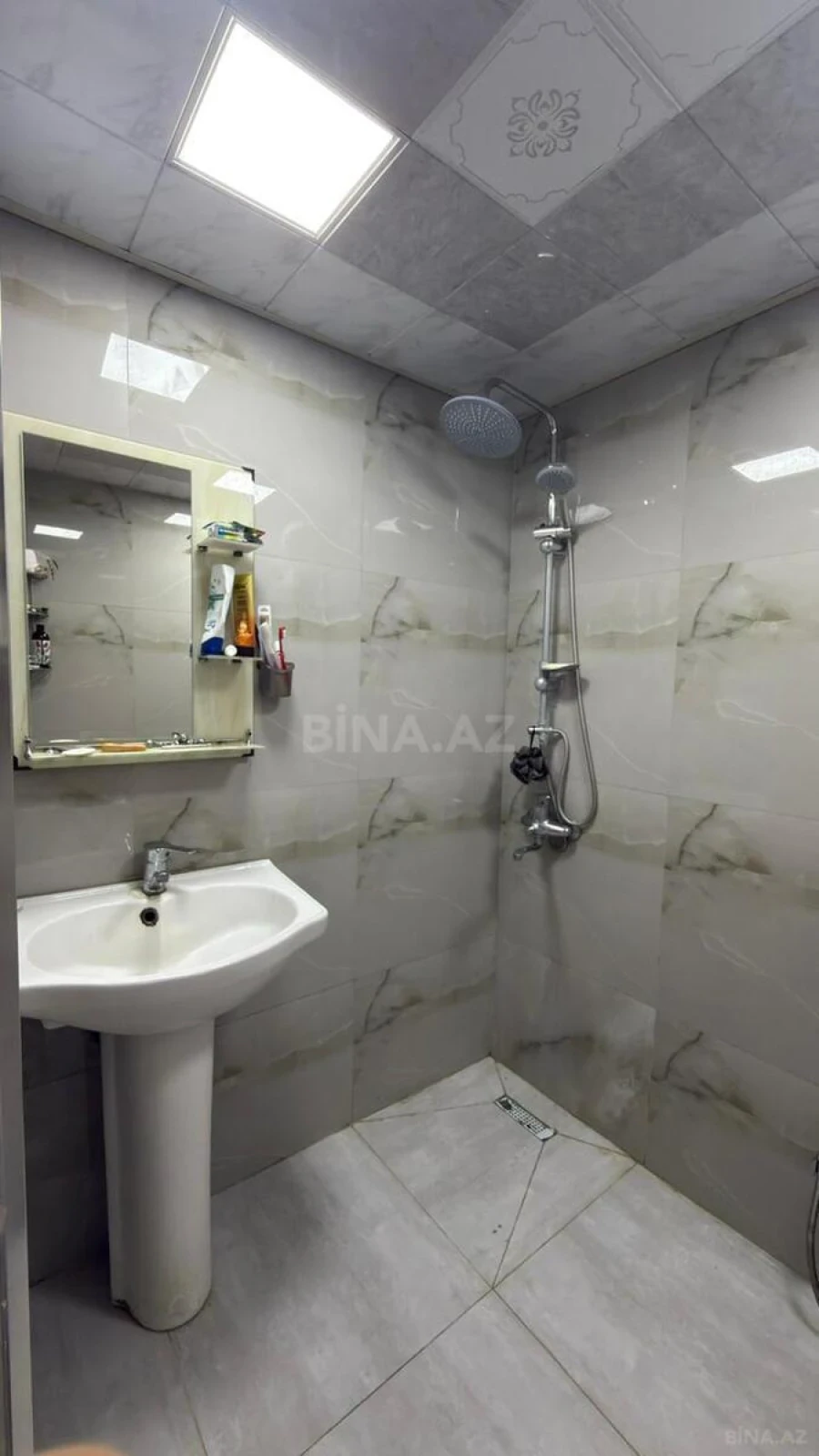 Kirayə verilir 2 otaqlı mənzil 45 m²