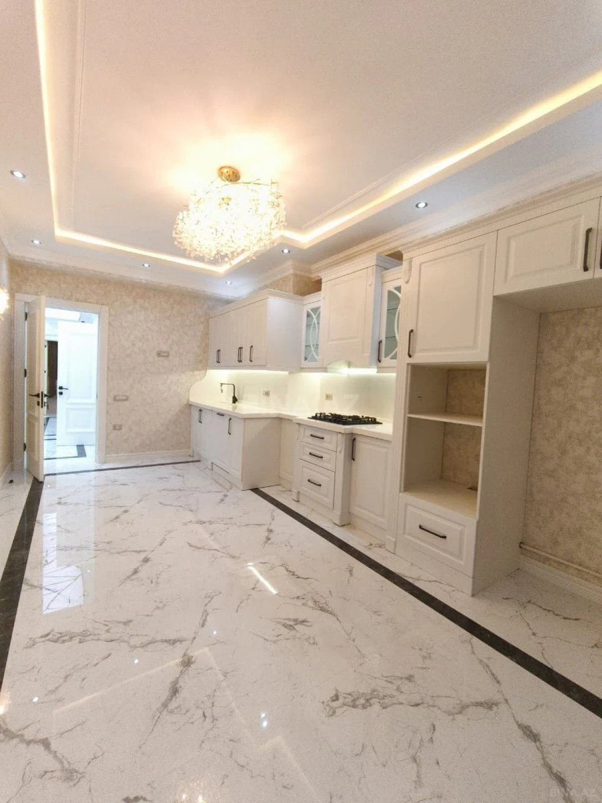 Satılır 3 otaqlı mənzil 138 m²
