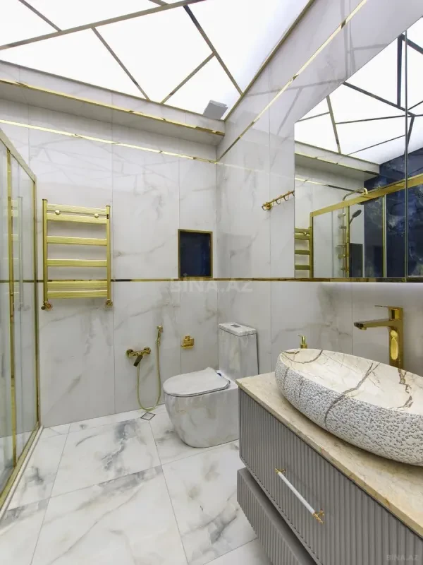 Satılır 3 otaqlı mənzil 138 m²