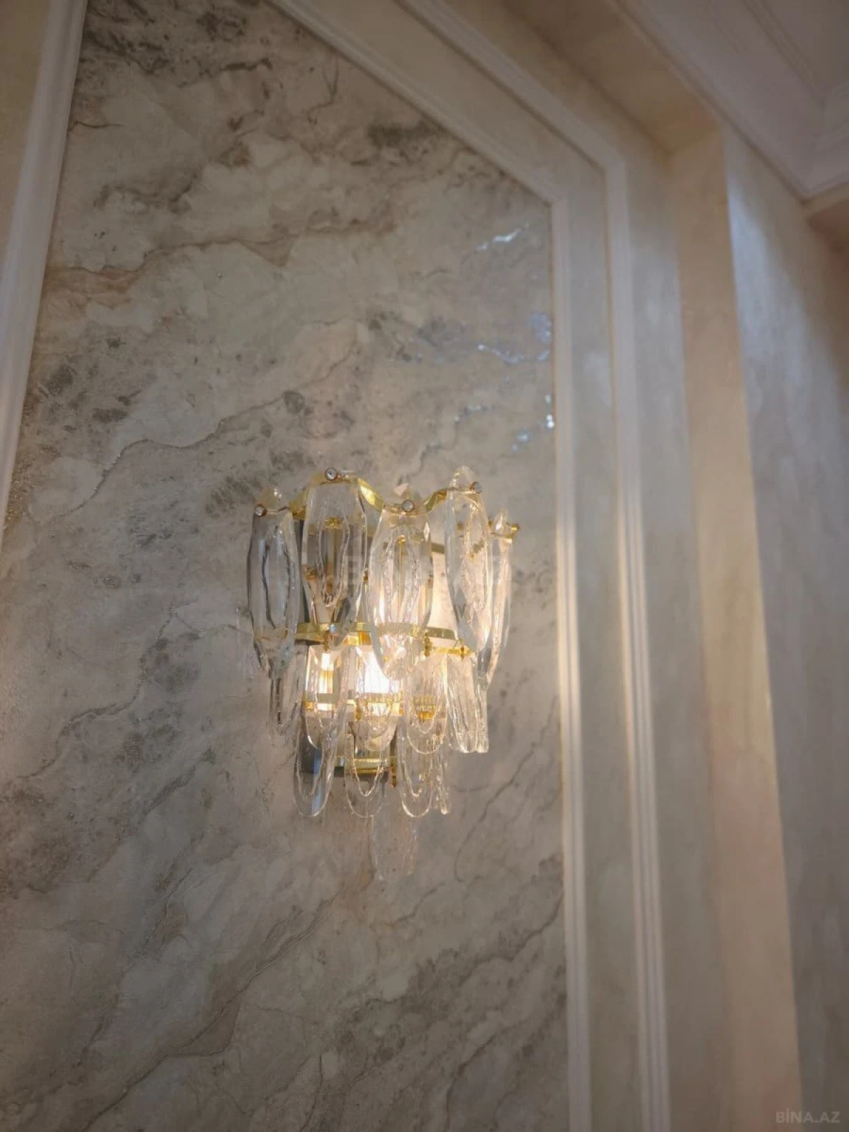 Satılır 3 otaqlı mənzil 138 m²