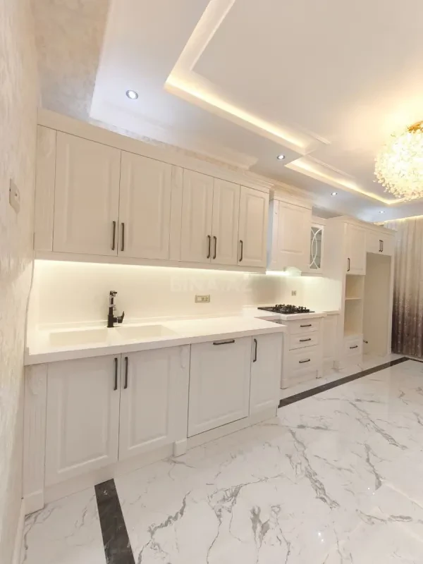 Satılır 3 otaqlı mənzil 138 m²
