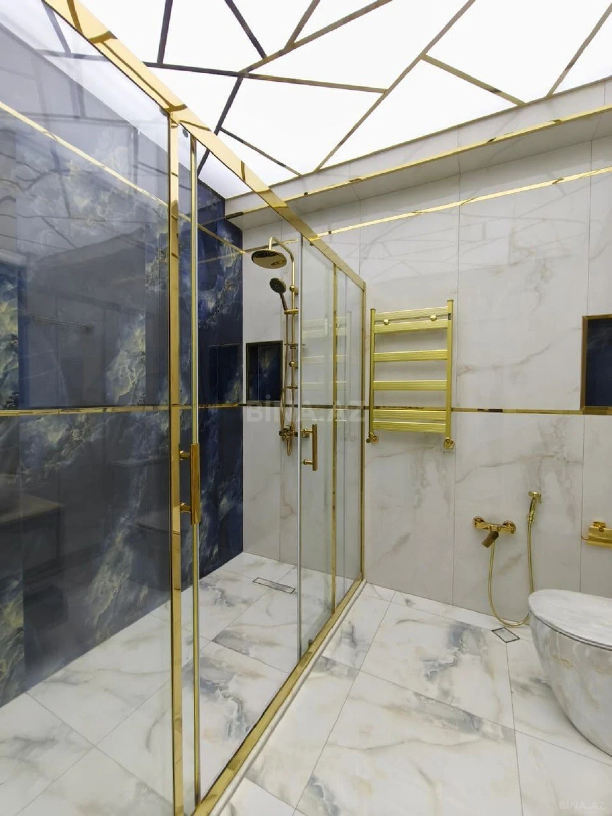 Satılır 3 otaqlı mənzil 138 m²