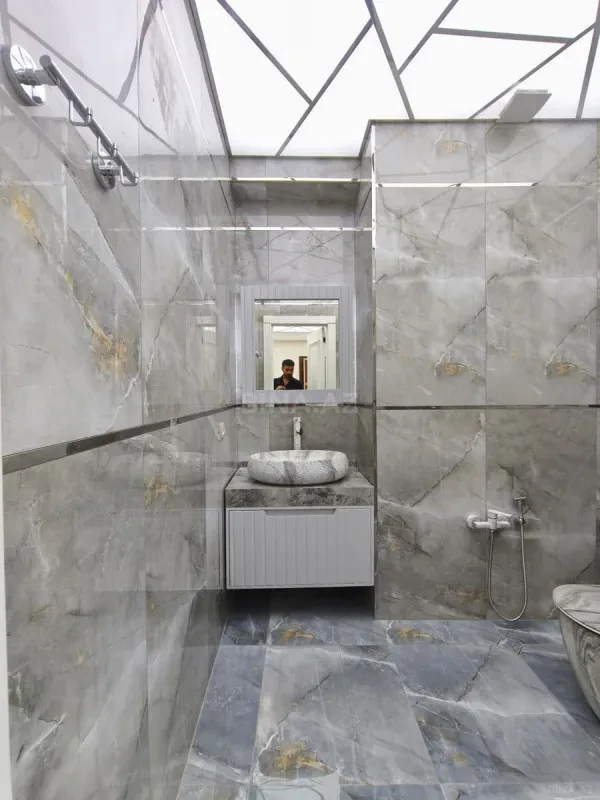 Satılır 3 otaqlı mənzil 138 m²
