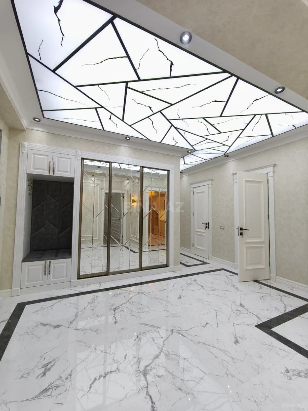 Satılır 3 otaqlı mənzil 138 m²
